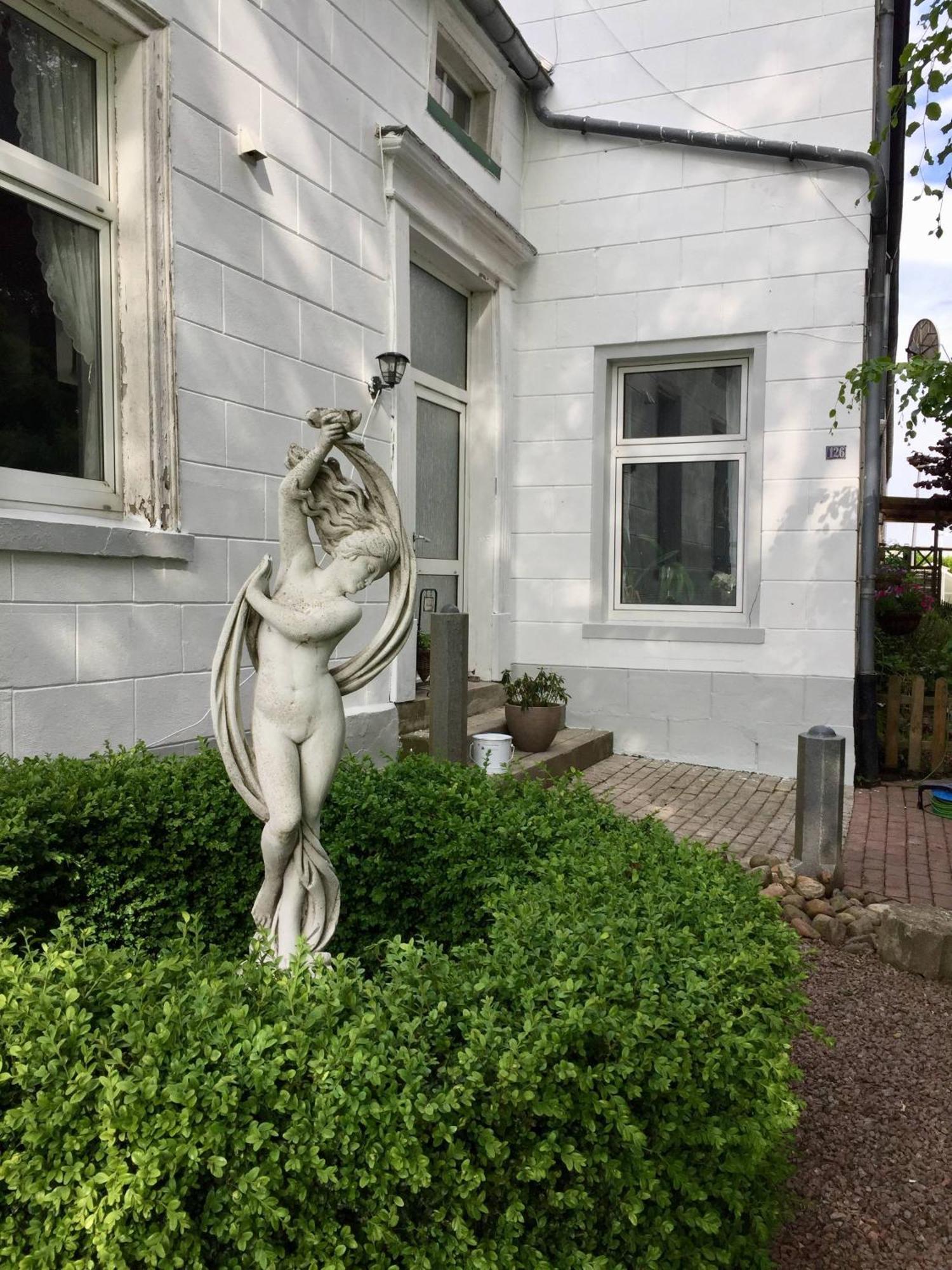 Steinhaus Hof Villa Bunde  Стая снимка