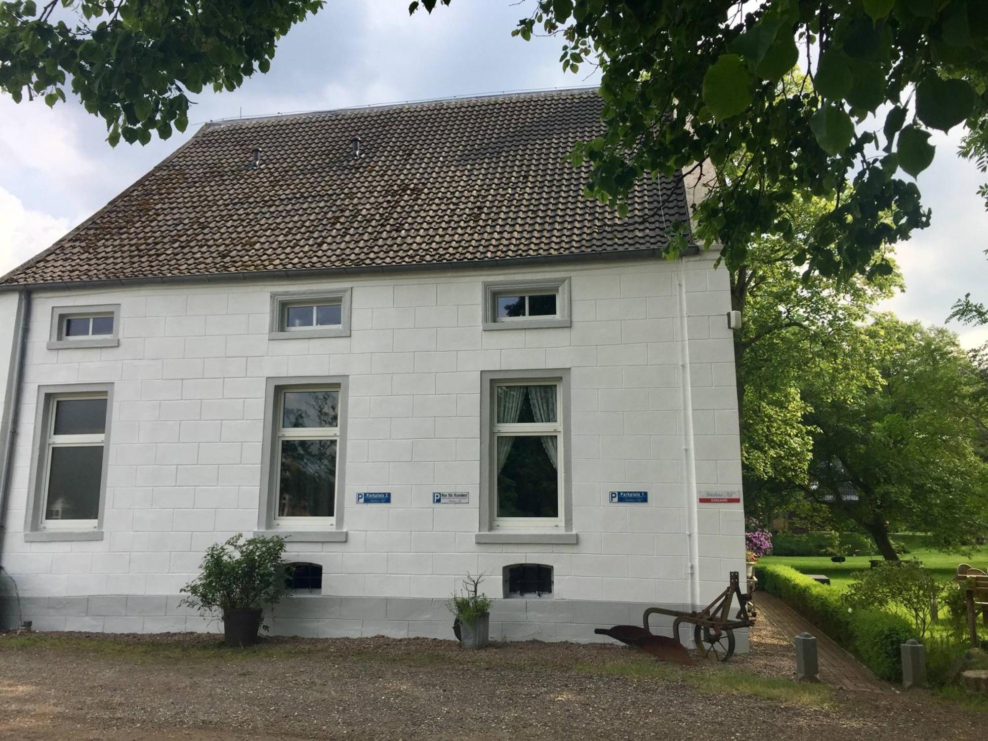 Steinhaus Hof Villa Bunde  Стая снимка